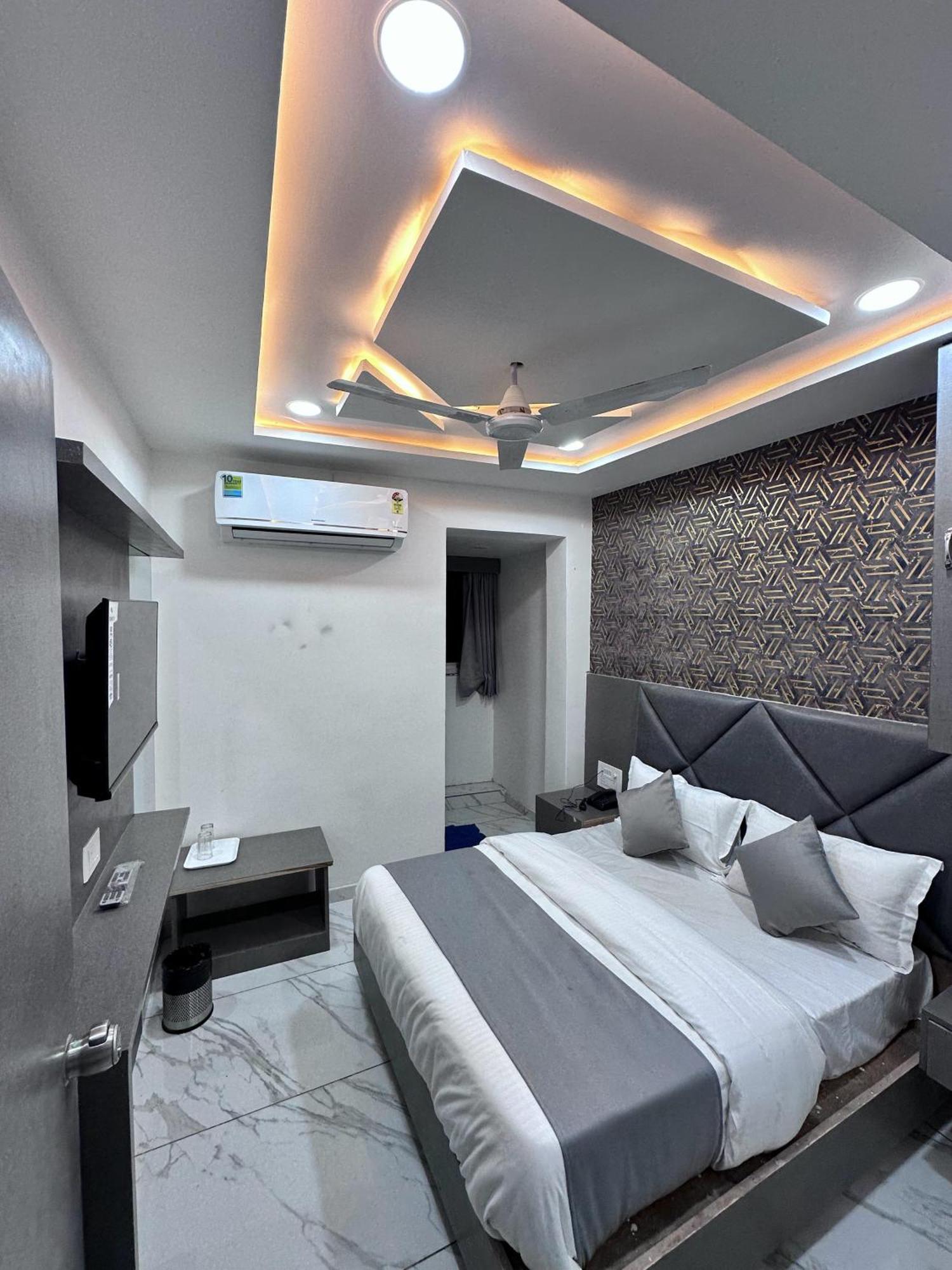 Hotel The Pacific Ahmedabad Airport Exterior photo