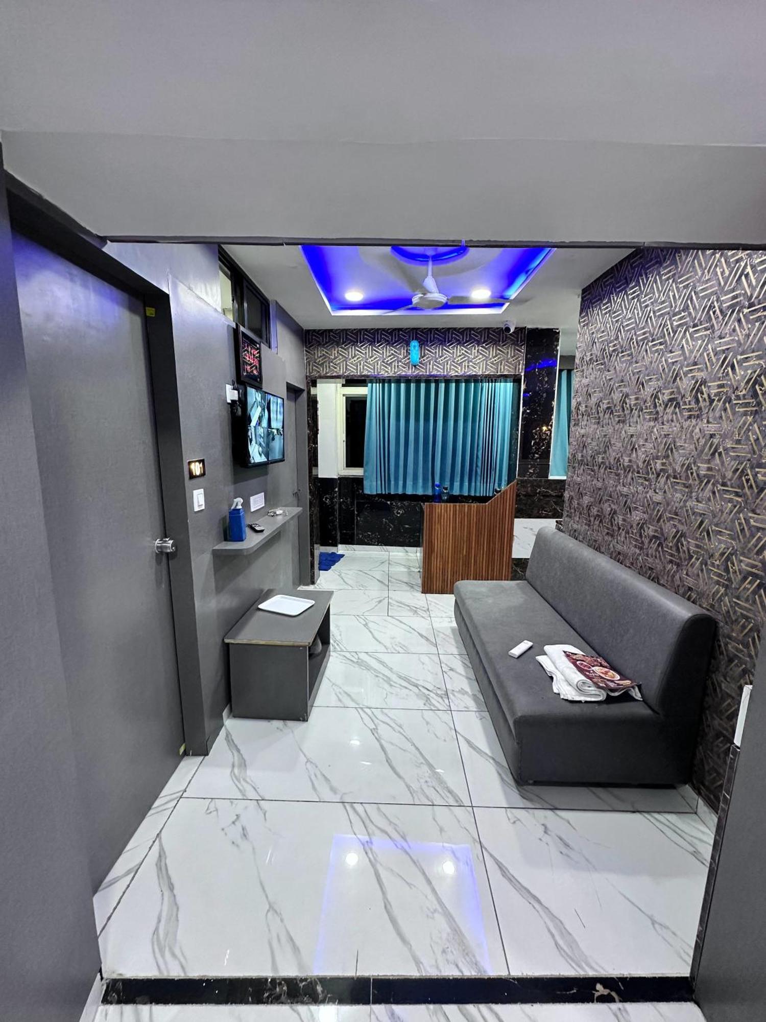 Hotel The Pacific Ahmedabad Airport Exterior photo
