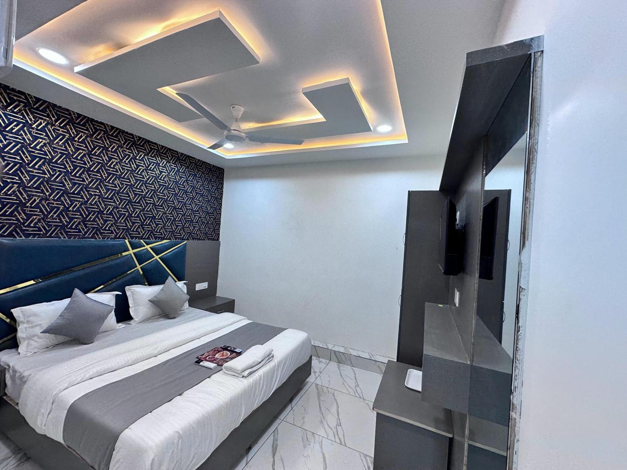 Hotel The Pacific Ahmedabad Airport Exterior photo