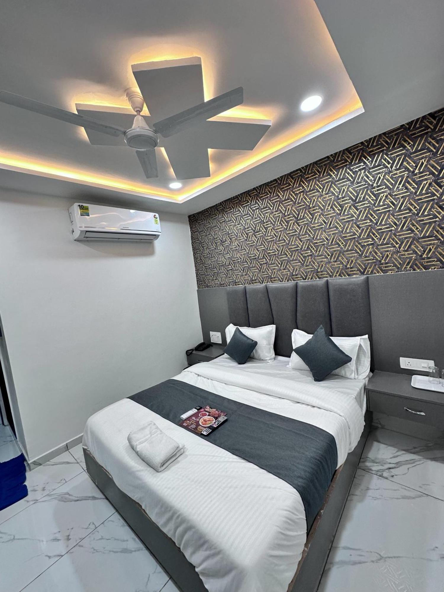 Hotel The Pacific Ahmedabad Airport Exterior photo