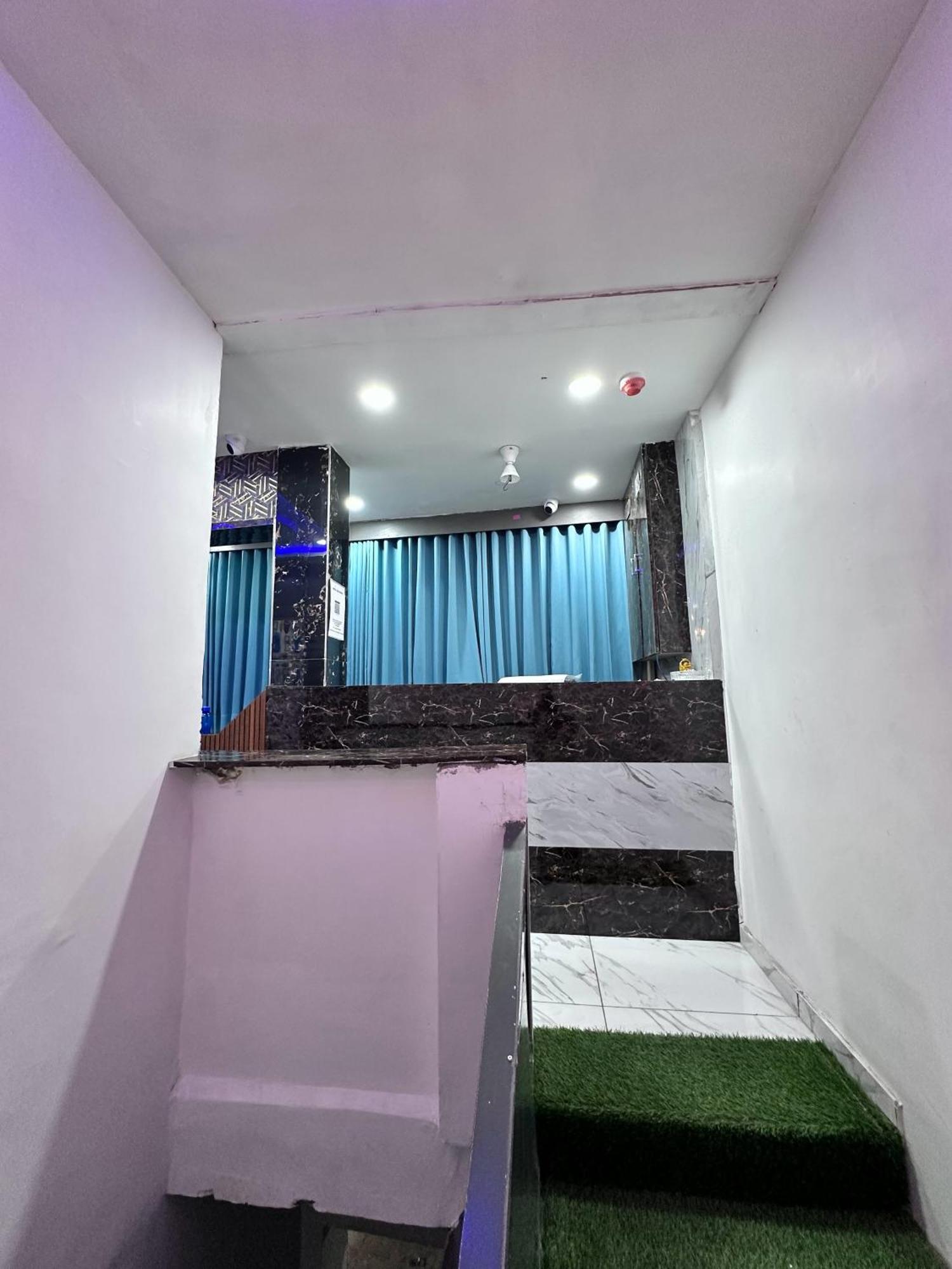 Hotel The Pacific Ahmedabad Airport Exterior photo