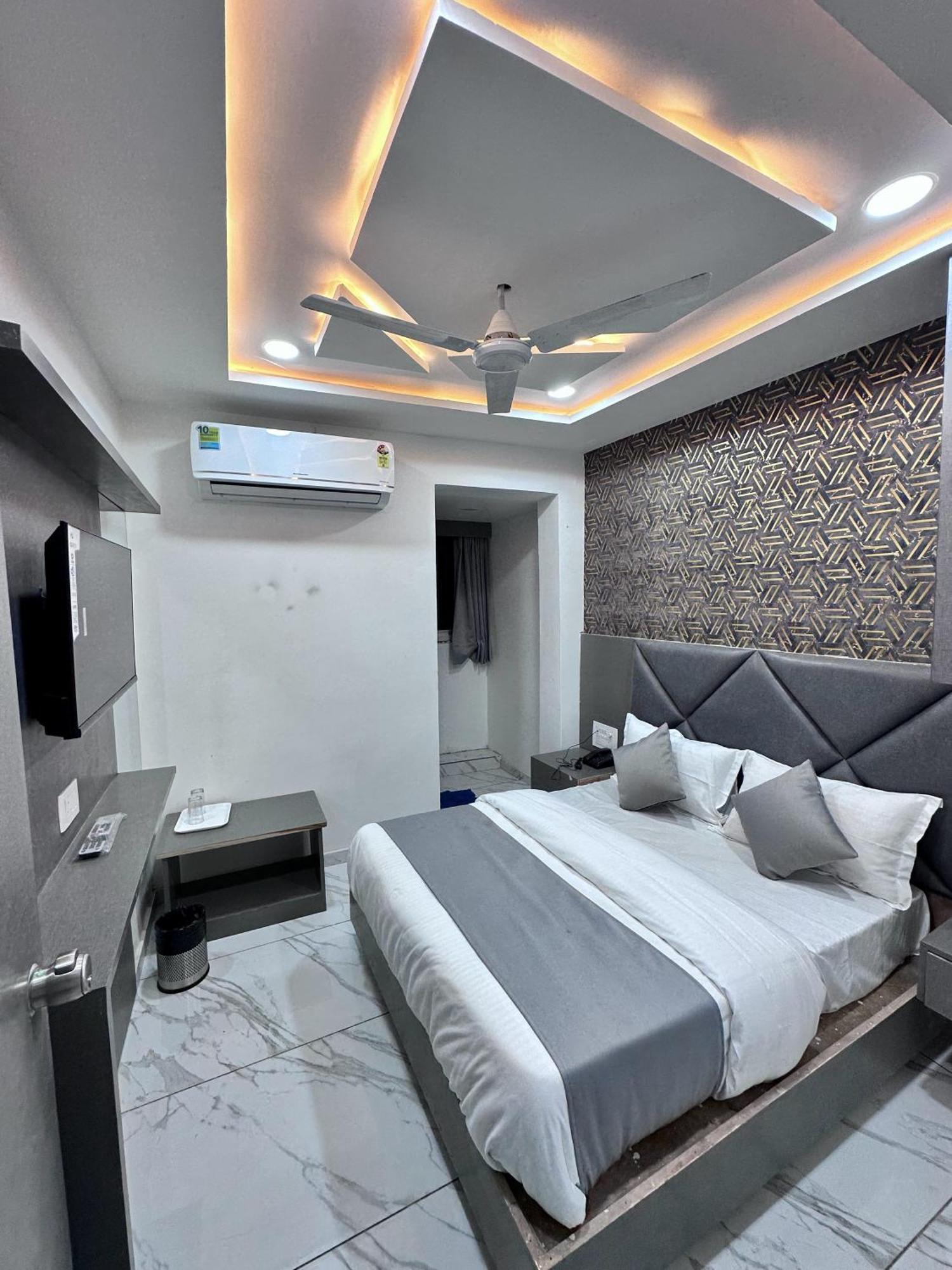 Hotel The Pacific Ahmedabad Airport Exterior photo