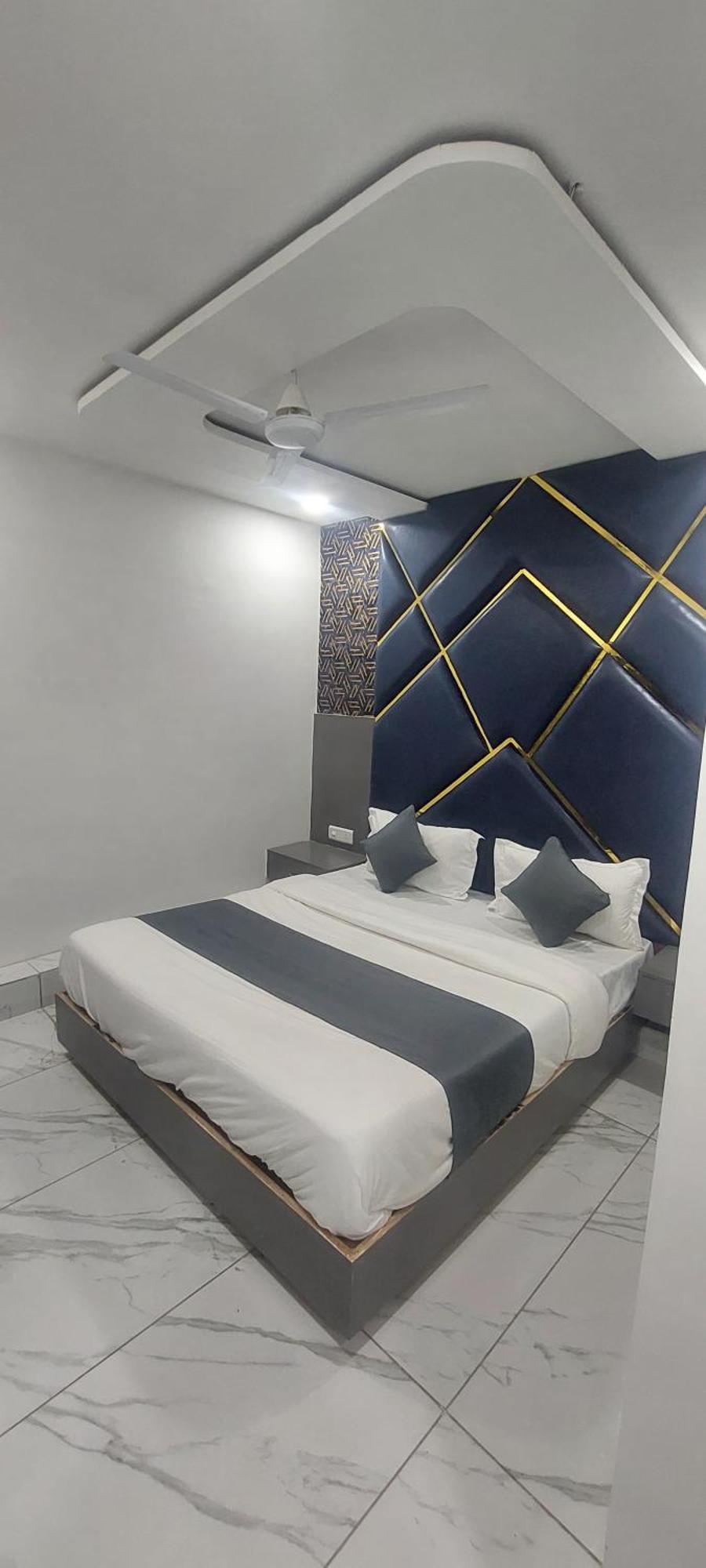 Hotel The Pacific Ahmedabad Airport Exterior photo